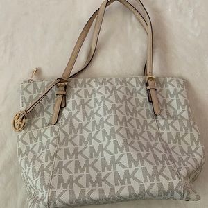 Micheal Kors Purse